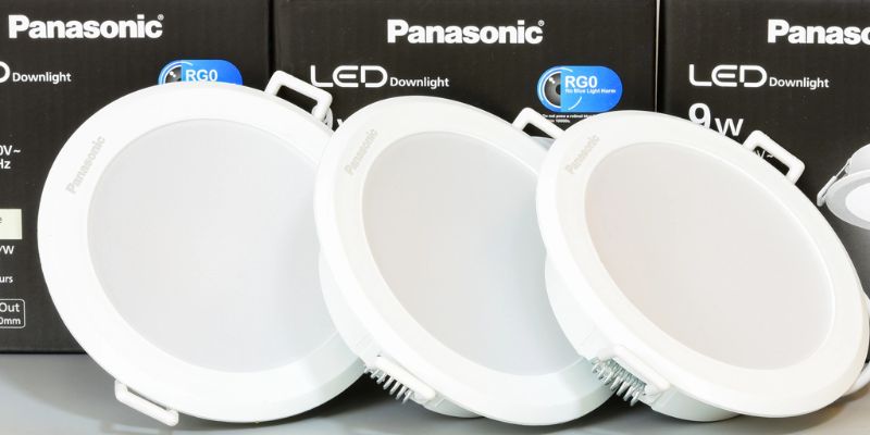 Lưu ý khi chọn mua đèn âm trần lắp đặt ban công, hành lang